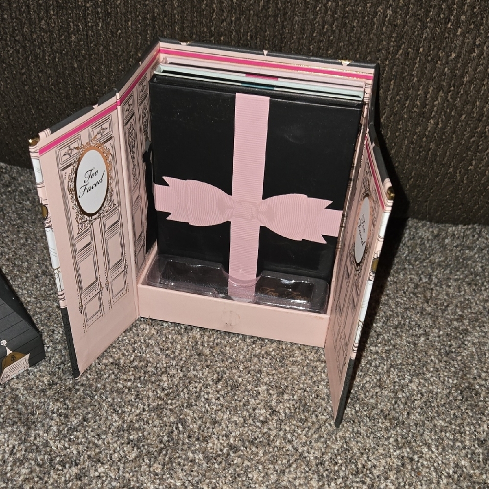 Too Faced Le Grand Château Gift Set in Black, Pink, and Cream - Picture 6 of 7